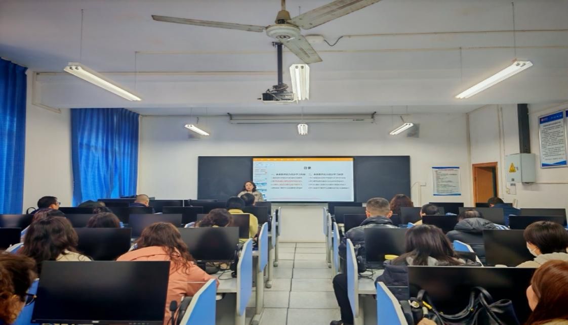 会议室里的人们描述已自动生成